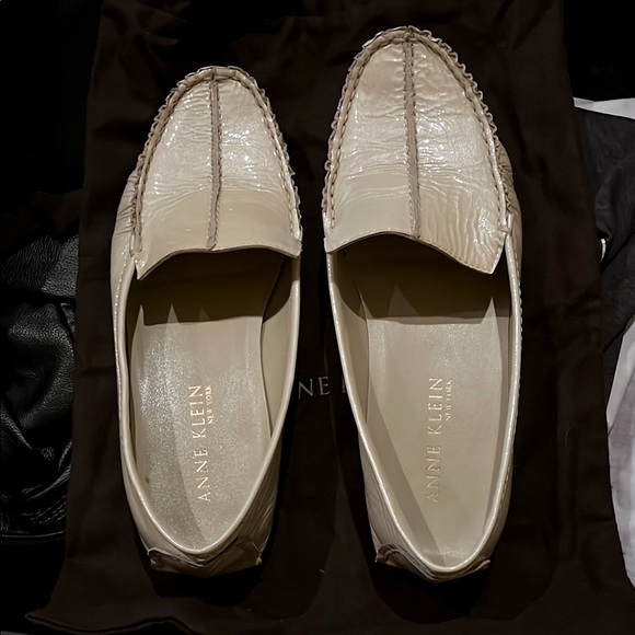 Women’s Anne Klein Cream all leather Loafers size 6 - Picture 2 of 3